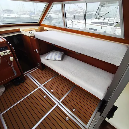 Jeddah Hotel en barco Izola